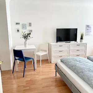  Apartment Cosy Near Schoenbrunn & Meidlinger Market