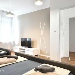 downtown-apartment-free-parking.hotels-in-ljubljana.com/