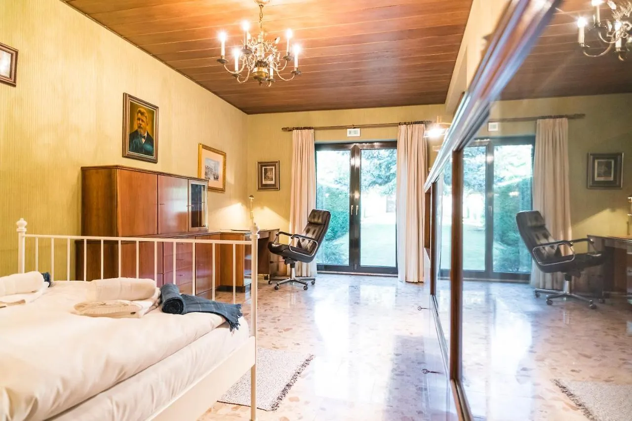 Yes, It Is Retro - Big Villa With Indoor Pool Vienna 0*,  Austria