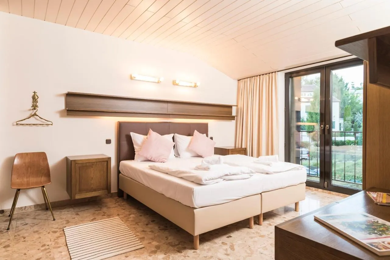 Yes, It Is Retro - Big Villa With Indoor Pool Vienna Austria